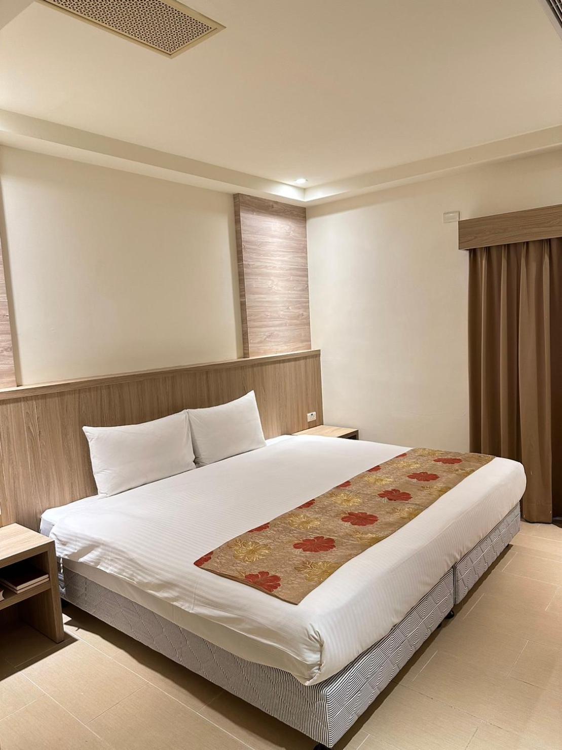 East Town 26 Hotel Hualien City Exterior photo