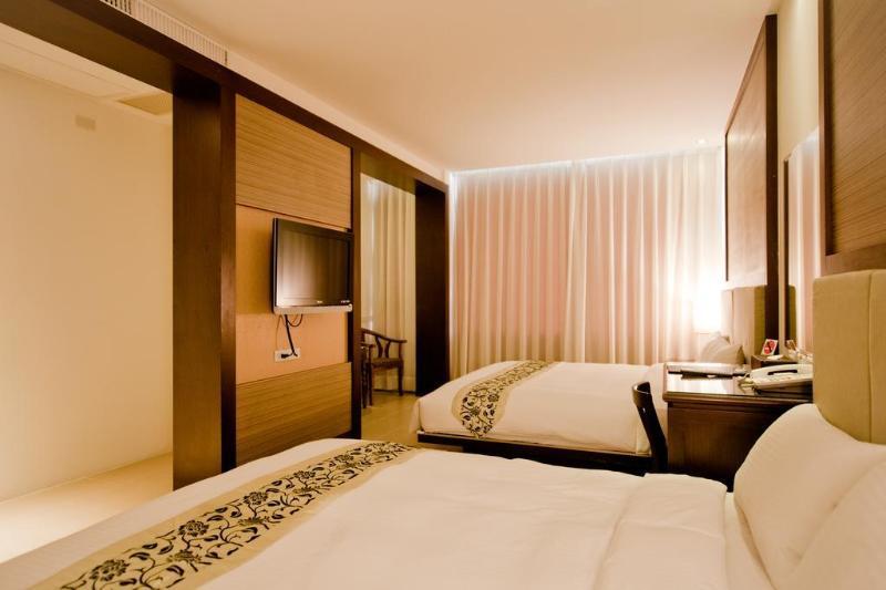 East Town 26 Hotel Hualien City Exterior photo